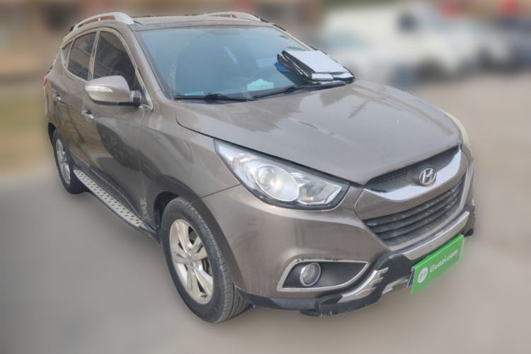 Used Hyundai ix35 2010 2.4L Automatic 2WD Prestige GLS Trim Front Right 45 Deg
