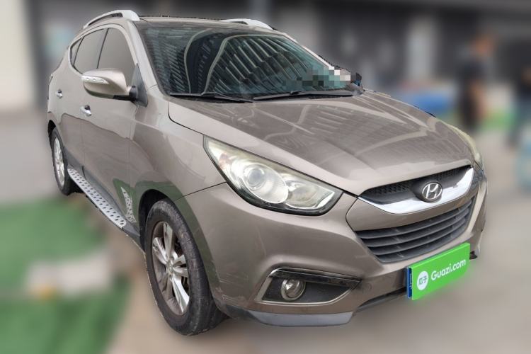 Used Hyundai ix35 2010 2.4L Automatic 2WD Prestige GLS Trim Front Right 45 Deg