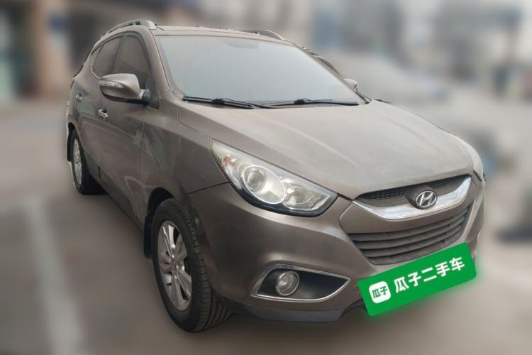 Used Hyundai ix35 2010 2.0L Automatic 4x4 Premium GLS Trim Front Right 45 Deg