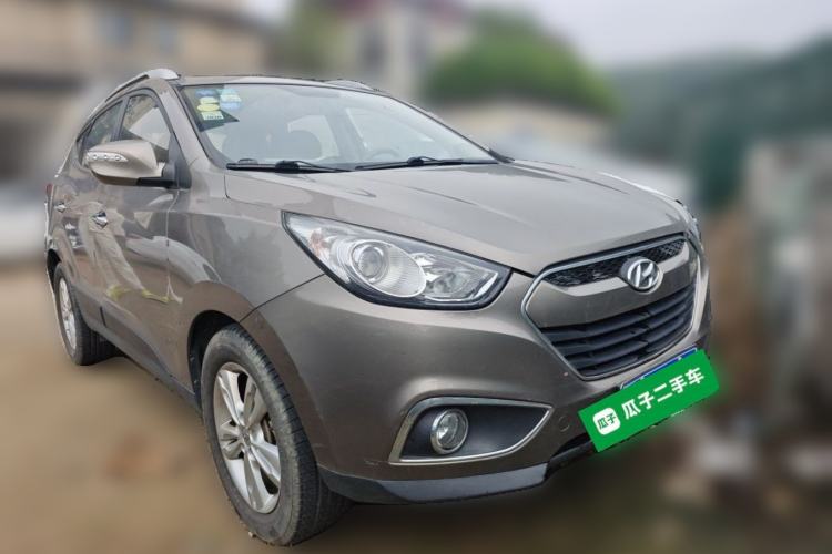 Used Hyundai ix35 2010 2.0L Automatic Two-Wheel Drive Elite Edition GLS Front Right 45 Deg