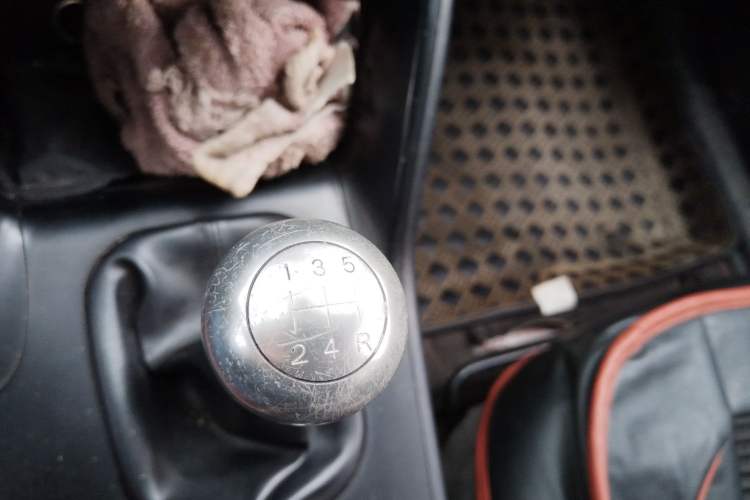 Used Hyundai ix35 2010 2.0L Manual Two-Wheel Drive New Edition GL Gear Lever
