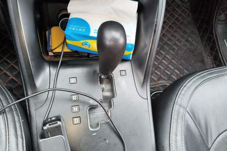 Used Hyundai ix35 2010 2.0L Automatic Two-Wheel Drive New Edition GL Gear Lever