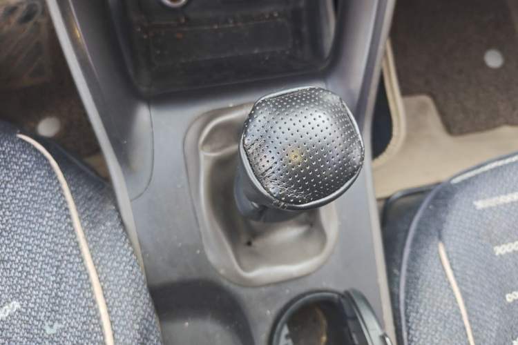 Used Hyundai ix35 2010 2.0L Manual Two-Wheel Drive New Edition GL Gear Lever