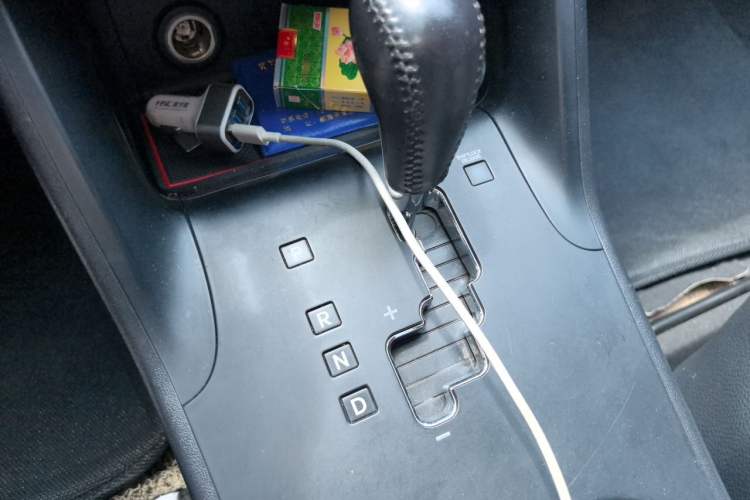 Used Hyundai ix35 2010 2.0L Automatic 4x4 Premium GLS Trim Gear Lever