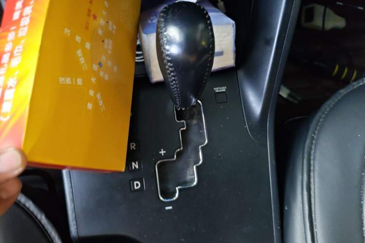 Used Hyundai ix35 2010 2.0L Automatic Two-Wheel Drive Elite Edition GLS Gear Lever