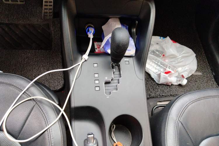 Used Hyundai ix35 2010 2.4L Automatic 2WD Prestige GLS Trim Gear Lever