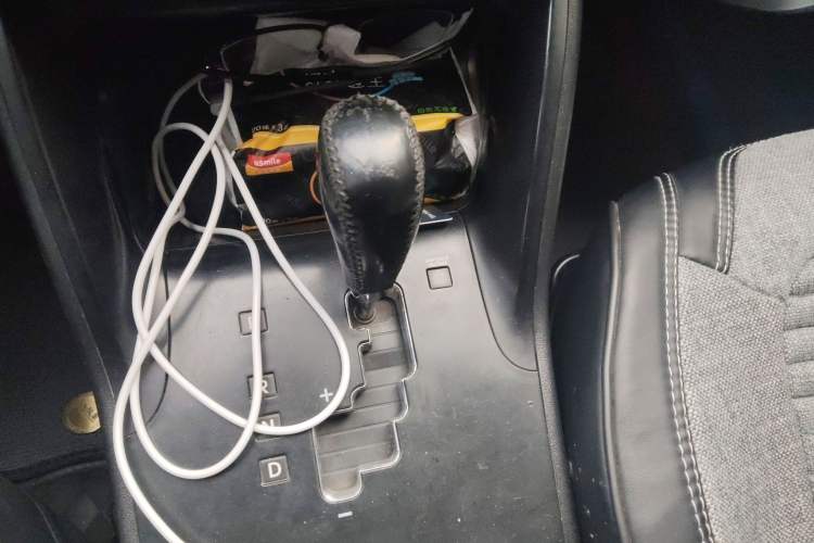 Used Hyundai ix35 2010 2.0L Automatic 4x4 Premium GLS Trim Gear Lever