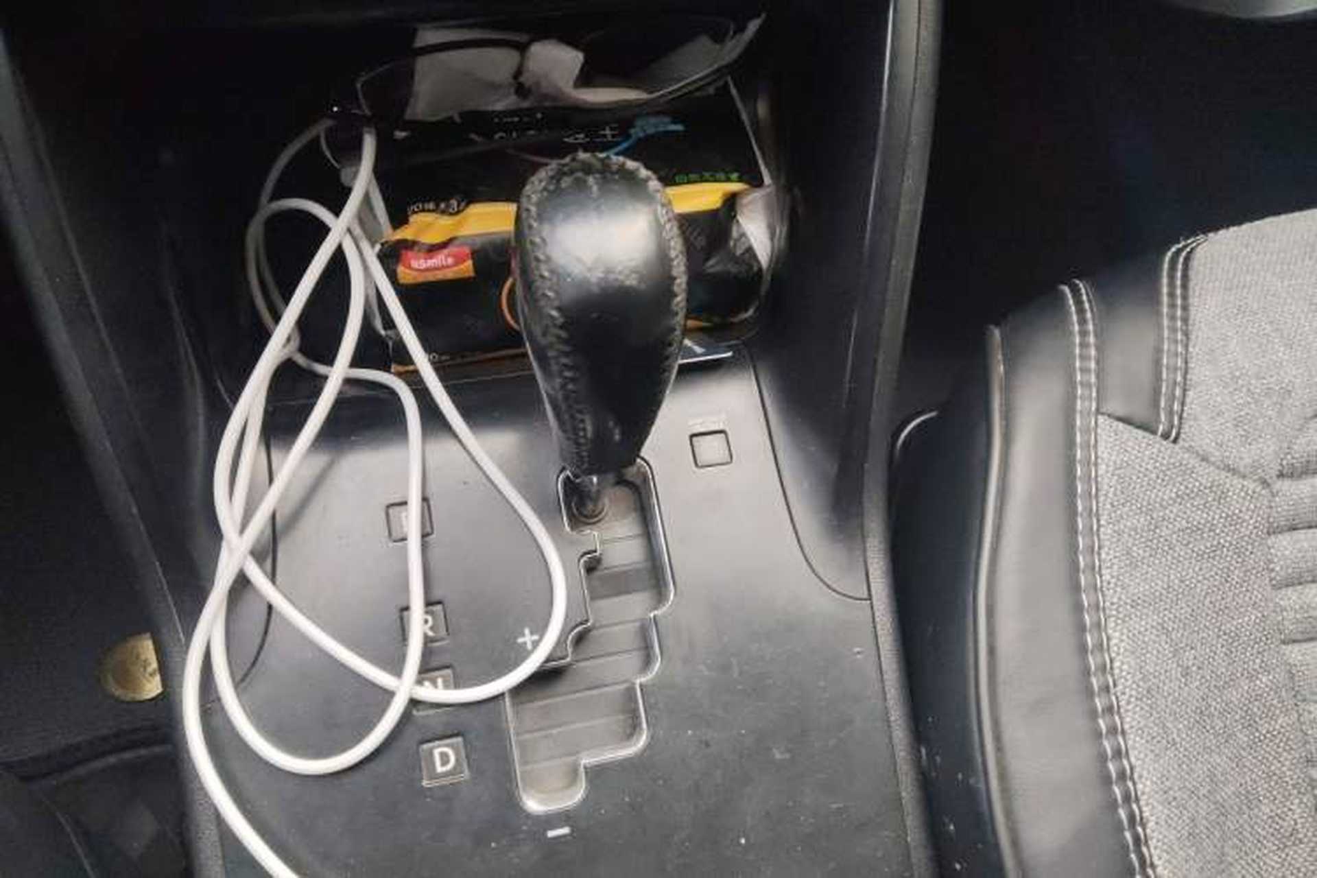 Used Hyundai ix35 2010 2.0L Automatic 4x4 Premium GLS Trim Gear Lever