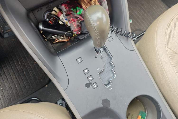 Used Hyundai ix35 2010 2.0L Automatic Two-Wheel Drive Elite Edition GLS Gear Lever