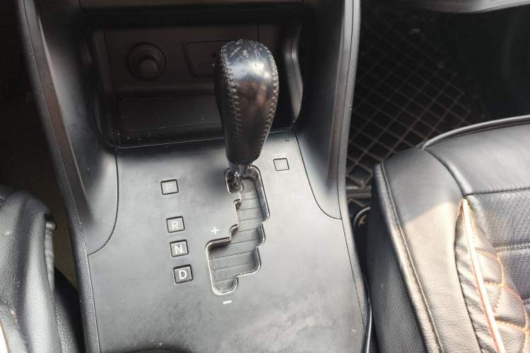 Used Hyundai ix35 2010 2.0L Automatic Two-Wheel Drive Elite Edition GLS Gear Lever