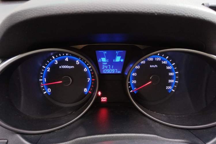 Used Hyundai ix35 2010 2.0L Manual Two-Wheel Drive New Edition GL Instrument Cluster