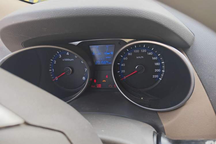 Used Hyundai ix35 2010 2.0L Manual Two-Wheel Drive New Edition GL Instrument Cluster