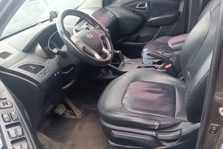 Used Hyundai ix35 2010 2.0L Automatic Two-Wheel Drive Elite Edition GLS Left Front Seat