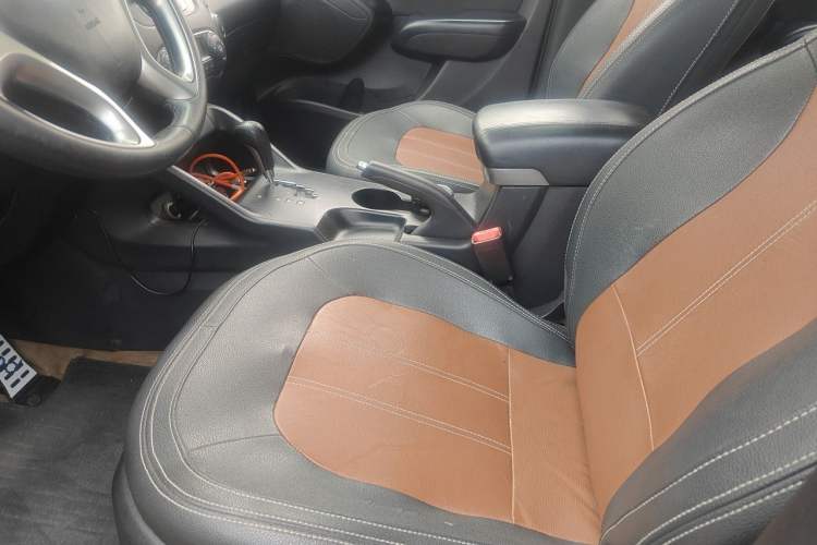 Used Hyundai ix35 2010 2.4L Automatic 2WD Prestige GLS Trim Left Front Seat