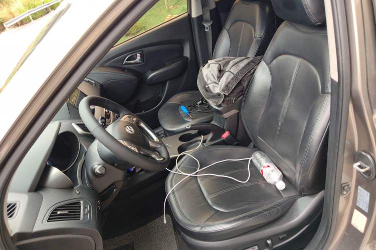 Used Hyundai ix35 2010 2.4L Automatic 2WD Prestige GLS Trim Left Front Seat
