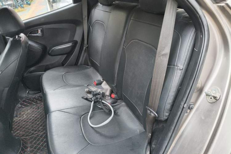 Used Hyundai ix35 2010 2.0L Automatic Two-Wheel Drive New Edition GL Left Rear Seat