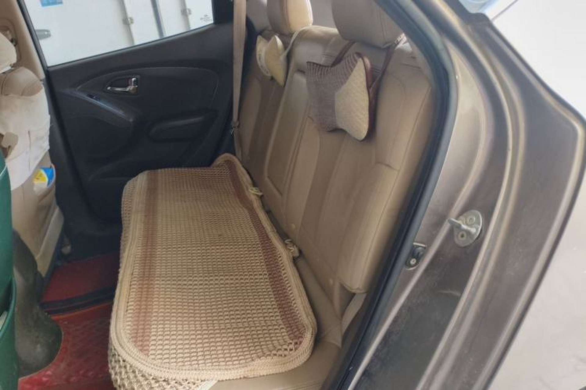 Used Hyundai ix35 2010 2.0L Automatic Two-Wheel Drive Elite Edition GLS Left Rear Seat