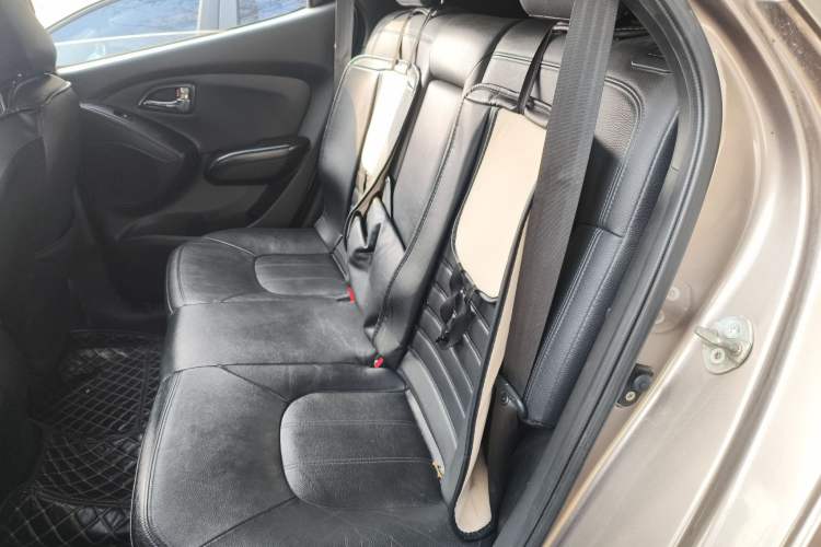 Used Hyundai ix35 2010 2.0L Automatic Two-Wheel Drive Elite Edition GLS Left Rear Seat
