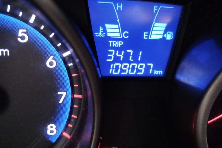 Used Hyundai ix35 2010 2.0L Manual Two-Wheel Drive New Edition GL Odometer Close Up