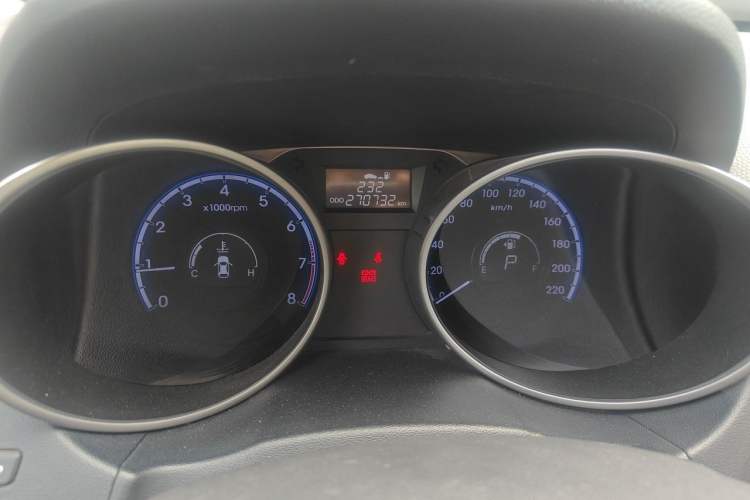 Used Hyundai ix35 2010 2.4L Automatic 2WD Prestige GLS Trim Odometer Close Up