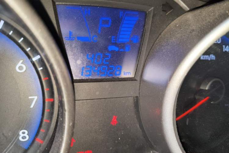 Used Hyundai ix35 2010 2.0L Automatic Two-Wheel Drive New Edition GL Odometer Close Up