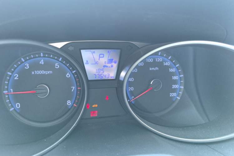 Used Hyundai ix35 2010 2.0L Automatic 4x4 Premium GLS Trim Odometer Close Up