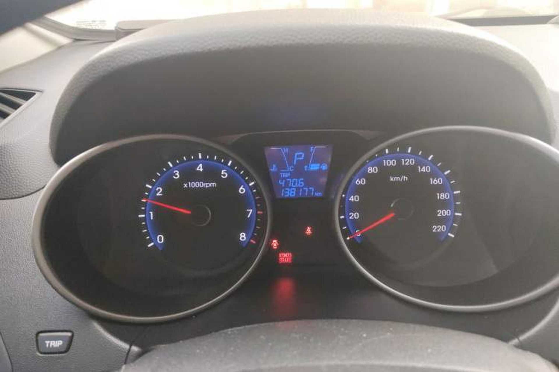 Used Hyundai ix35 2010 2.0L Automatic 4x4 Premium GLS Trim Odometer Close Up