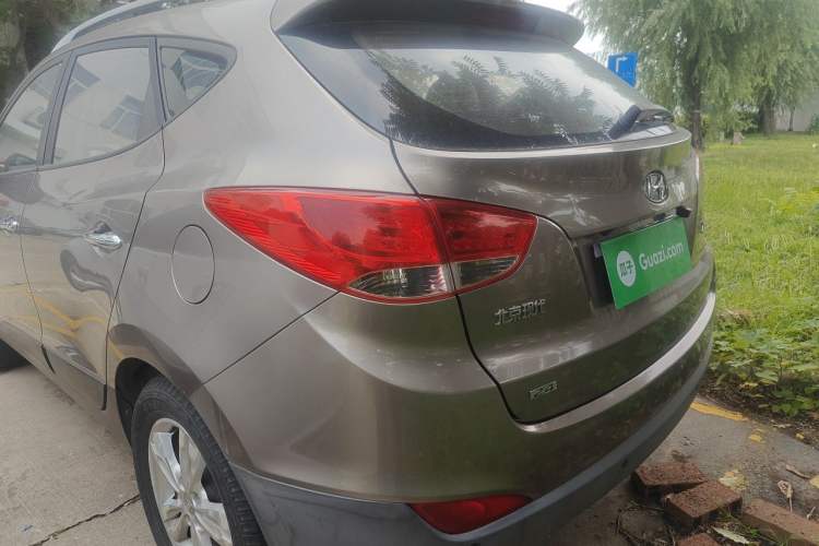 Used Hyundai ix35 2010 2.4L Automatic 2WD Prestige GLS Trim Rear Left 45 Deg