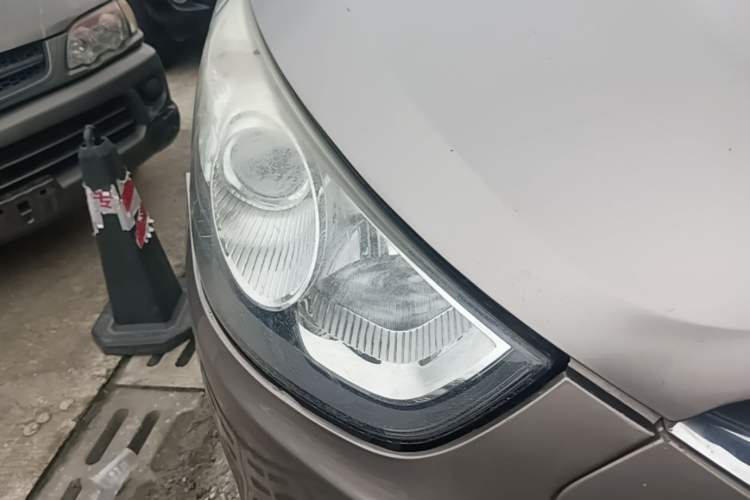 Used Hyundai ix35 2010 2.0L Automatic Two-Wheel Drive Elite Edition GLS Right Front Headlight