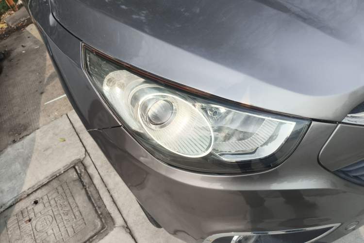 Used Hyundai ix35 2010 2.0L Automatic Two-Wheel Drive Elite Edition GLS Right Front Headlight