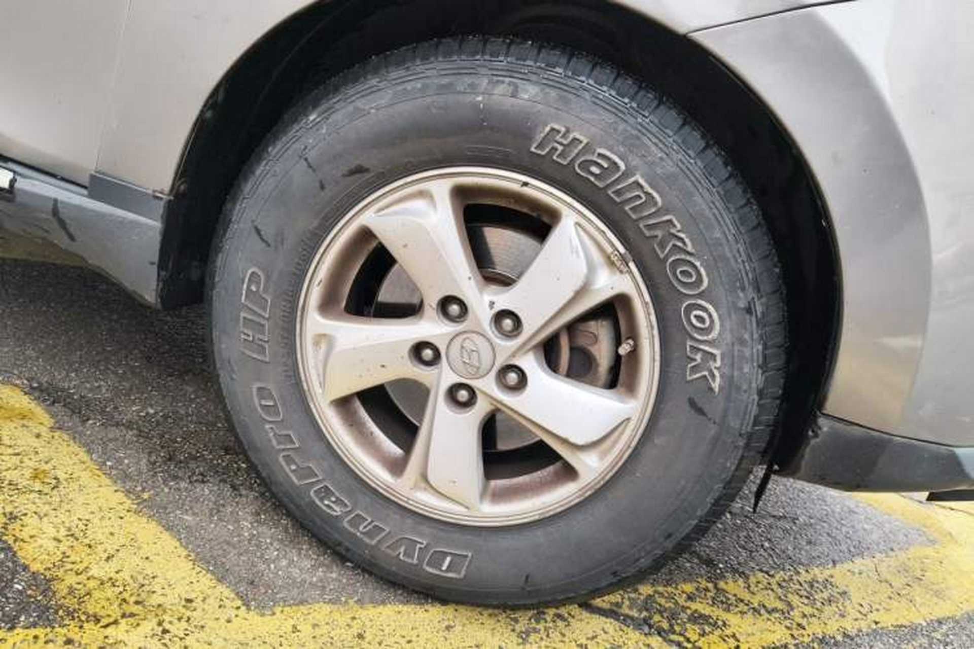 Used Hyundai ix35 2010 2.0L Automatic Two-Wheel Drive New Edition GL Right Front Wheel Hub