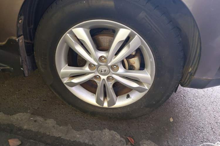 Used Hyundai ix35 2010 2.0L Automatic Two-Wheel Drive Elite Edition GLS Right Front Wheel Hub