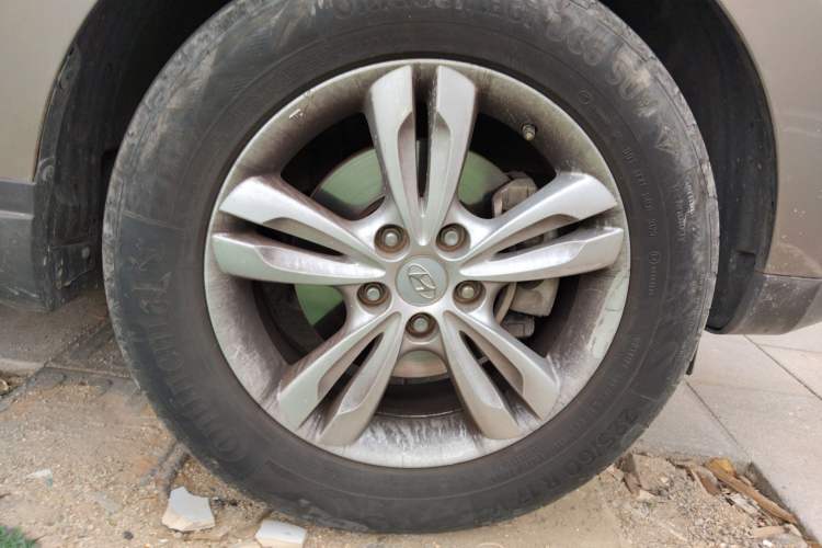 Used Hyundai ix35 2010 2.4L Automatic 2WD Prestige GLS Trim Right Front Wheel Hub