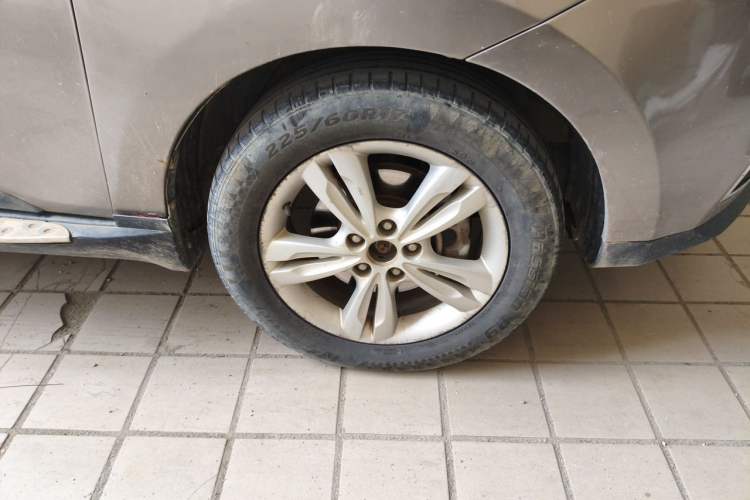 Used Hyundai ix35 2010 2.0L Automatic Two-Wheel Drive Elite Edition GLS Right Front Wheel Hub
