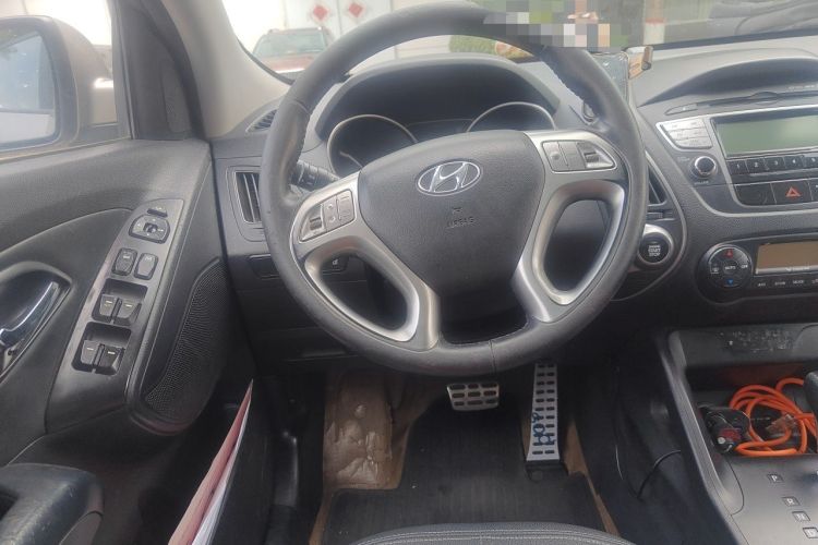Used Hyundai ix35 2010 2.4L Automatic 2WD Prestige GLS Trim Steering Wheel