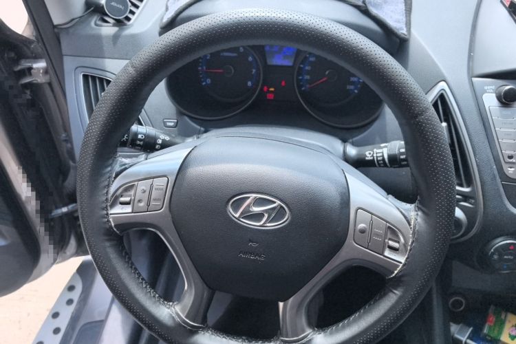 Used Hyundai ix35 2010 2.0L Automatic 4x4 Premium GLS Trim Steering Wheel