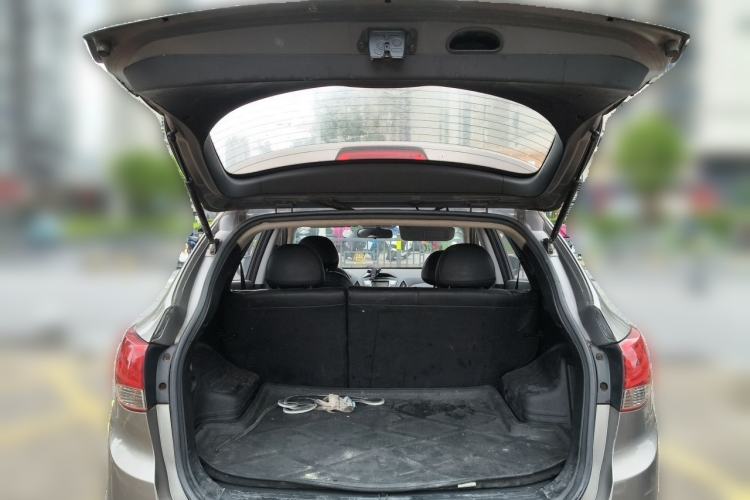 Used Hyundai ix35 2010 2.0L Automatic Two-Wheel Drive New Edition GL Trunk