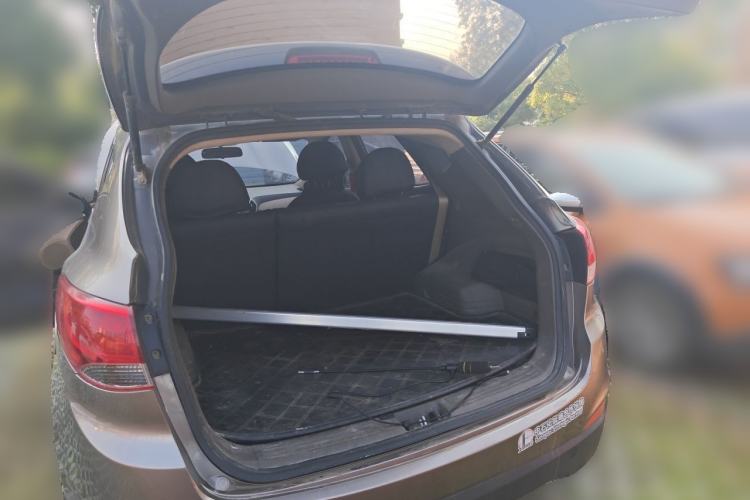 Used Hyundai ix35 2010 2.0L Manual Two-Wheel Drive New Edition GL Trunk