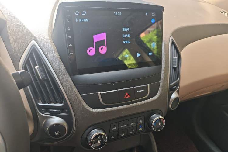 Used Hyundai ix35 2012 2.0L Manual Two-Wheel Drive New Edition GL Audio And AC Panel