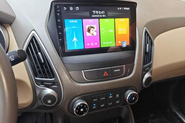 Used Hyundai ix35 2012 2.0L Automatic Two-Wheel Drive New Edition GL Audio And AC Panel