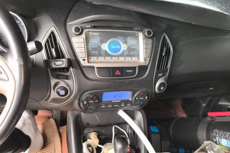 Used Hyundai ix35 2012 2.0L Automatic Two-Wheel Drive New Edition GL Audio And AC Panel