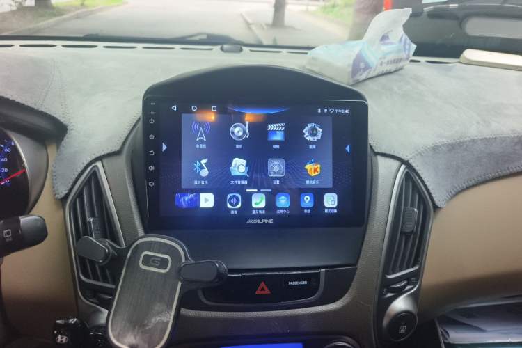 Used Hyundai ix35 2012 2.0L Automatic Two-Wheel Drive Elite Edition GLS Audio And AC Panel