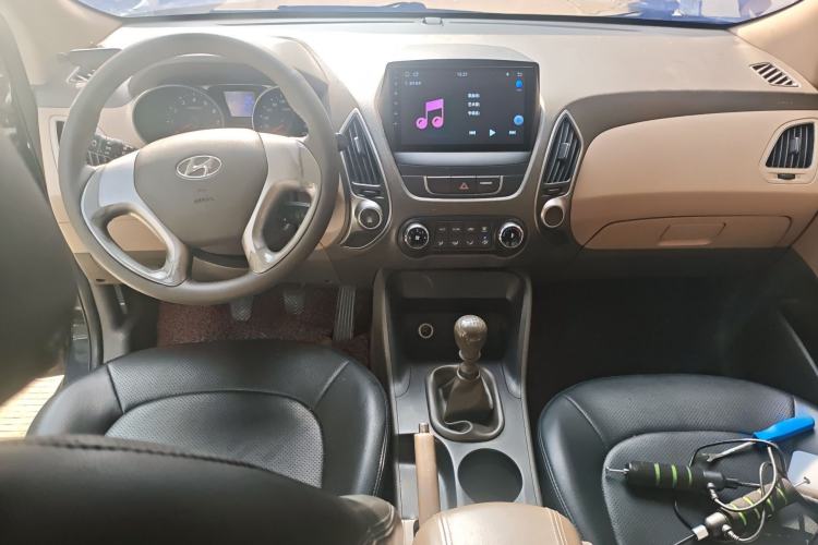 Used Hyundai ix35 2012 2.0L Manual Two-Wheel Drive New Edition GL Center Console