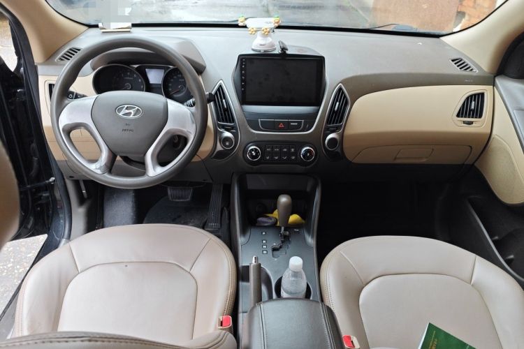 Used Hyundai ix35 2012 2.0L Automatic Two-Wheel Drive New Edition GL Center Console
