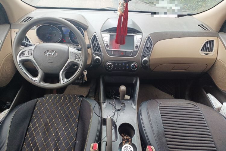 Used Hyundai ix35 2012 2.0L Automatic Two-Wheel Drive New Edition GL Center Console