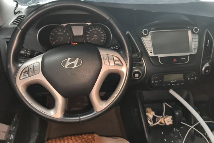 Used Hyundai ix35 2012 2.0L Automatic Two-Wheel Drive New Edition GL Center Console