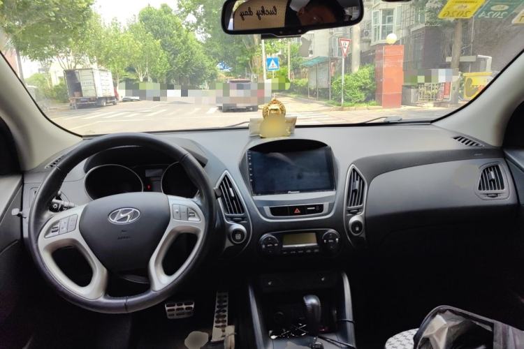 Used Hyundai ix35 2012 2.4L Automatic 4x4 Navigation Edition GLS Center Console