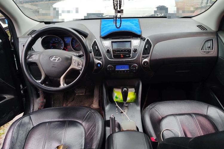 Used Hyundai ix35 2012 2.0L Automatic Two-Wheel Drive Elite Edition GLS Center Console