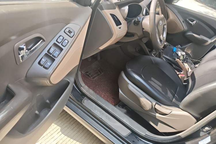 Used Hyundai ix35 2012 2.0L Manual Two-Wheel Drive New Edition GL Driver Seat