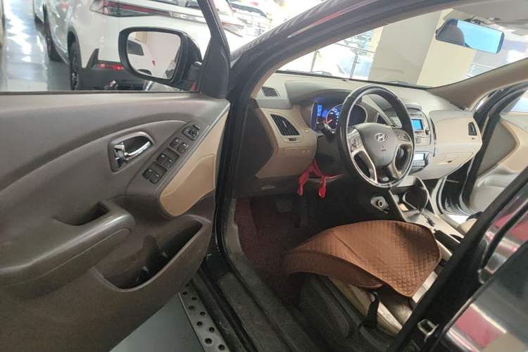 Used Hyundai ix35 2012 2.0L Automatic Two-Wheel Drive Elite Edition GLS Driver Seat